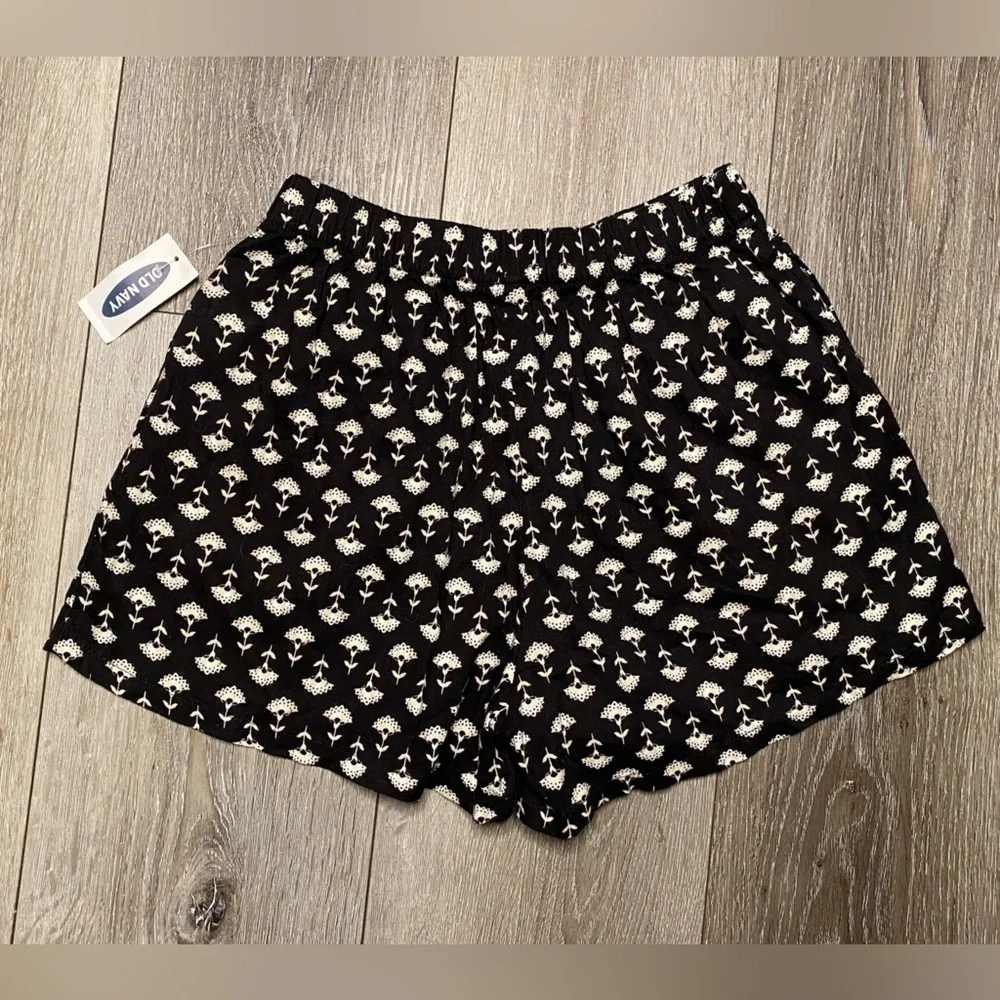 Old Navy Girl Shorts NWT Size Small 6-7 Years